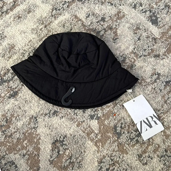 ZARA | Black | PADDED REFLECTIVE BUCKET HAT - Picture 3 of 6